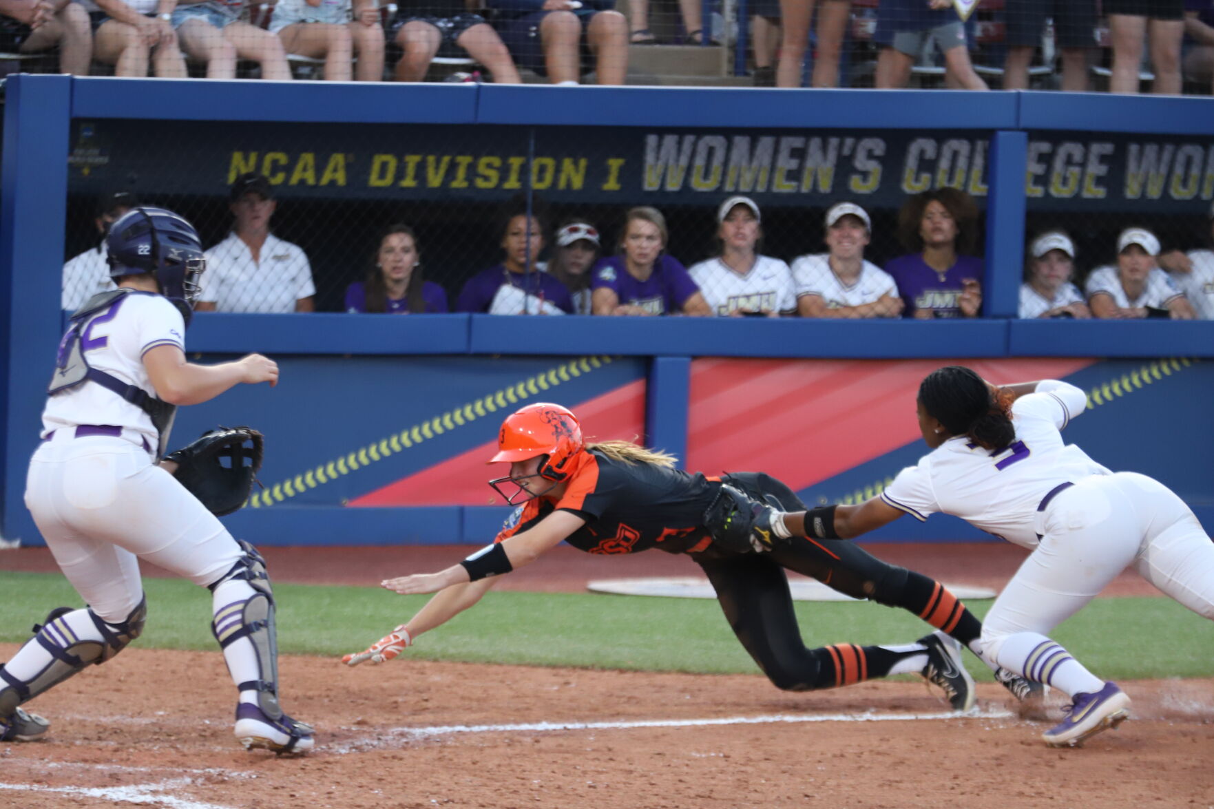 Softball WCWS Gm5 - Scotland David Dive